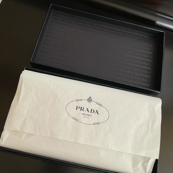 Prada Blue Saffiano Leather Bow Zip Wallet - Picture 3 of 5